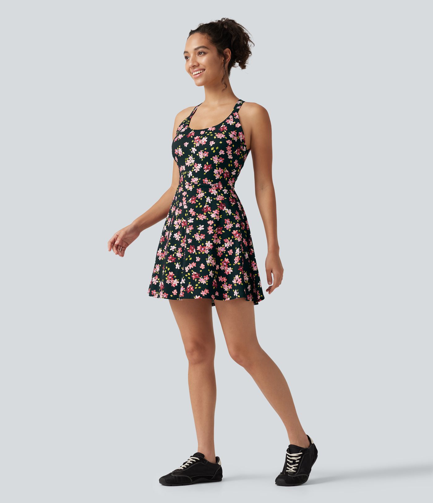 Robe active mini de danse 2-en-1 à petites fleurs, coussinets amovibles, poches et accès facile Easy Peasy Robe active mini de danse 2-en-1 à petites fleurs, coussinets amovibles, poches et accès facile Easy Peasy