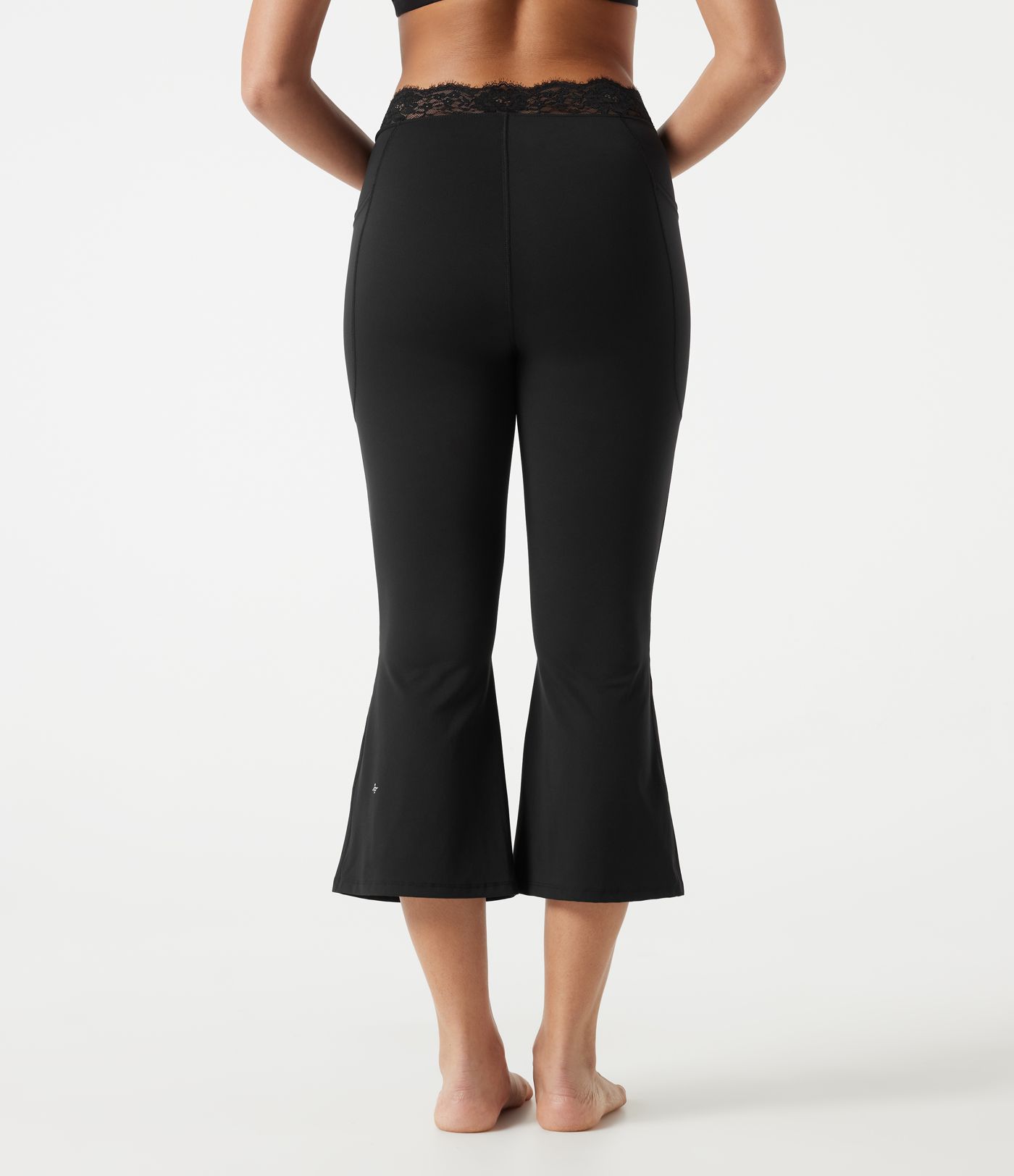 Halara UltraSculpt™ V-Shaped High Waisted Contrast Lace Cropped Yoga Flare Leggings with Pockets