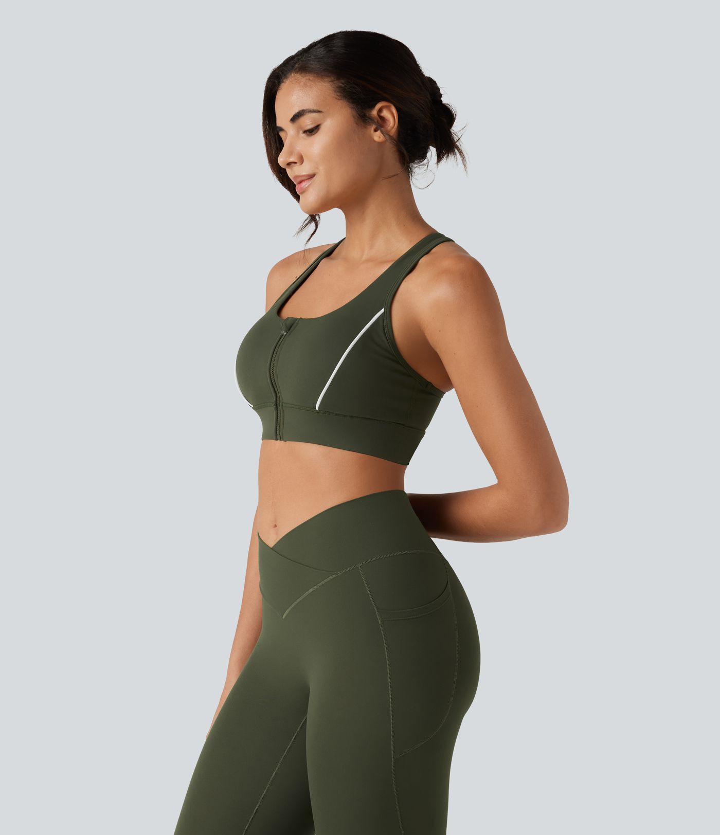 Halara UltraSculpt™ treningowy stanik sportowy z kieszenią — średnie wsparcie, kolorowe panele (color block), racerback, wbudowany biustonosz