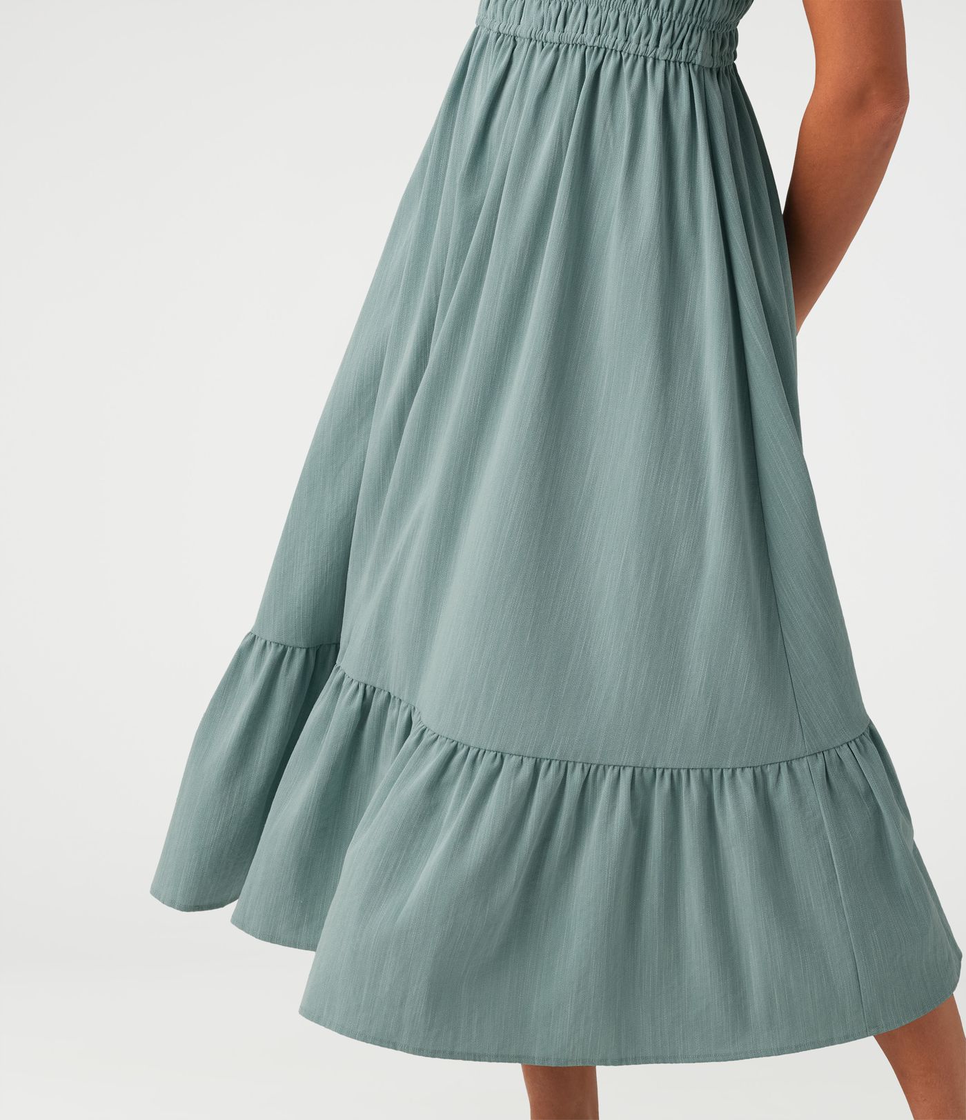 Robe nuisette mi-longue fluide à nouer devant, effet lin, décontractée Robe nuisette mi-longue fluide à nouer devant, effet lin, décontractée
