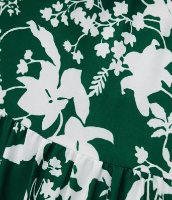 Robe longue resort décolleté cœur sans manches imprimé floral avec laçage Robe longue resort décolleté cœur sans manches imprimé floral avec laçage