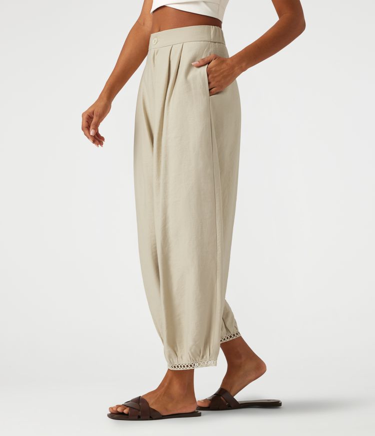 Lässige 7/8-Hose mit mittelhohem Bund, Seitentaschen, Leiterspitze und Barrel-Leg