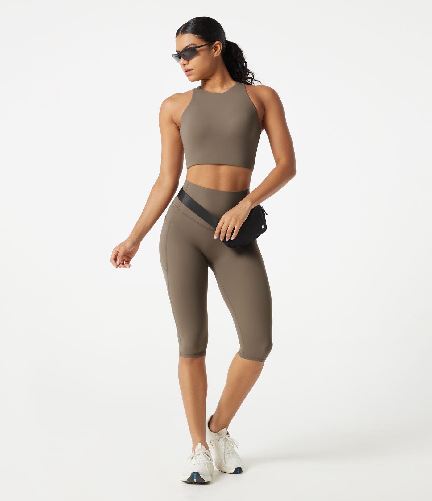 Brassière de running à maintien léger, col rond, soutien-gorge intégré avec découpes
