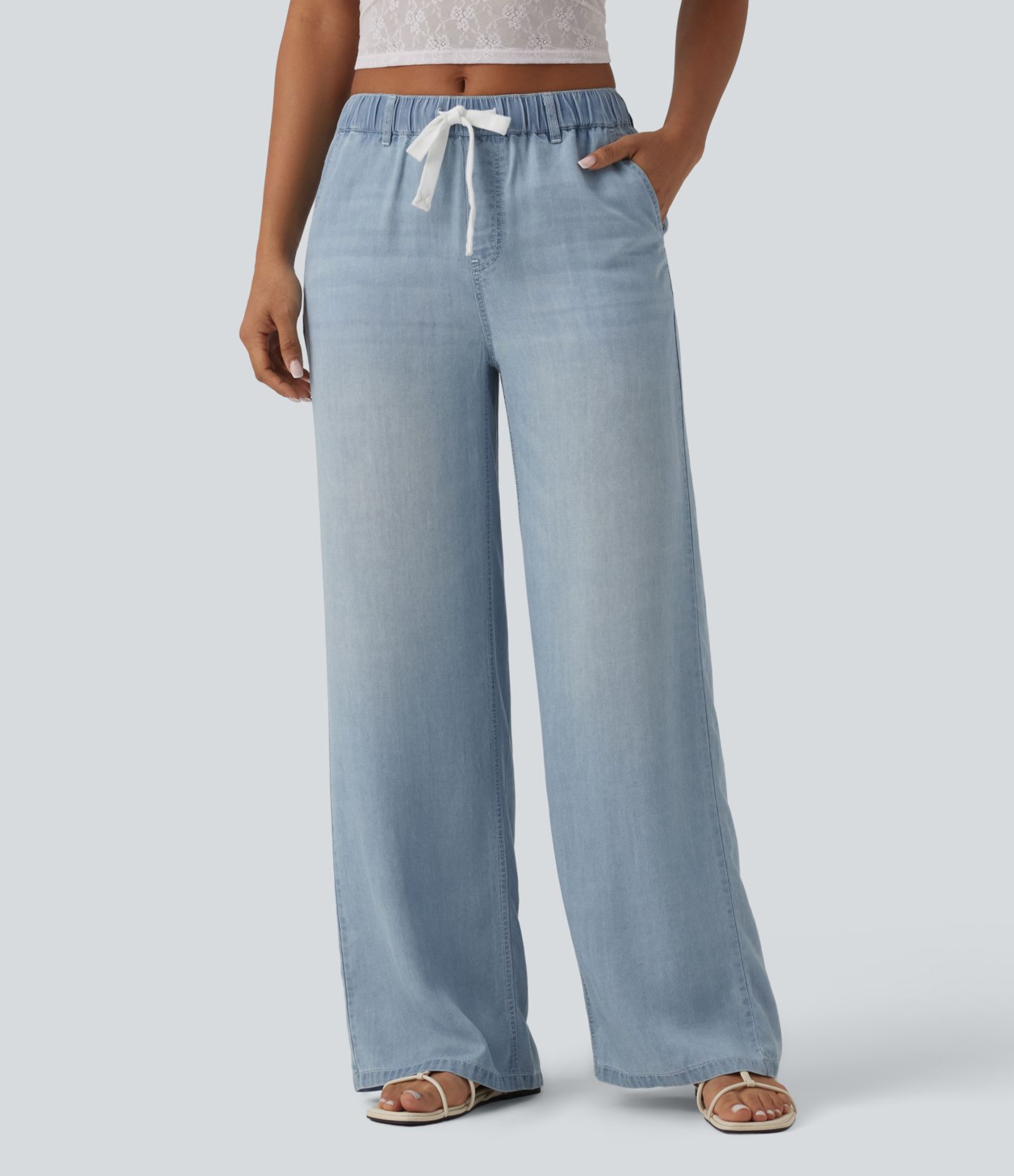 Lässige Jeans aus Lyocell mit mittelhohem Bund, mehreren Taschen und Kordelzug Lässige Jeans aus Lyocell mit mittelhohem Bund, mehreren Taschen und Kordelzug