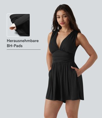 Ärmelloser, gerippter Jumpsuit mit V-Ausschnitt, Seitentaschen und integriertem BH - Easy Peezy