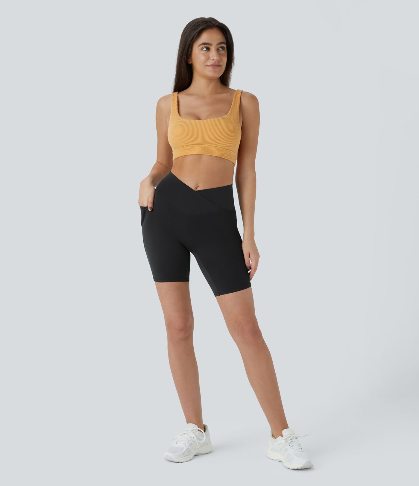 Softlyzero™ Plush Crossover-Yoga-Bikershorts mit hoher Taille und Seitentasche, 17,8 cm Softlyzero™ Plush Crossover-Yoga-Bikershorts mit hoher Taille und Seitentasche, 17,8 cm