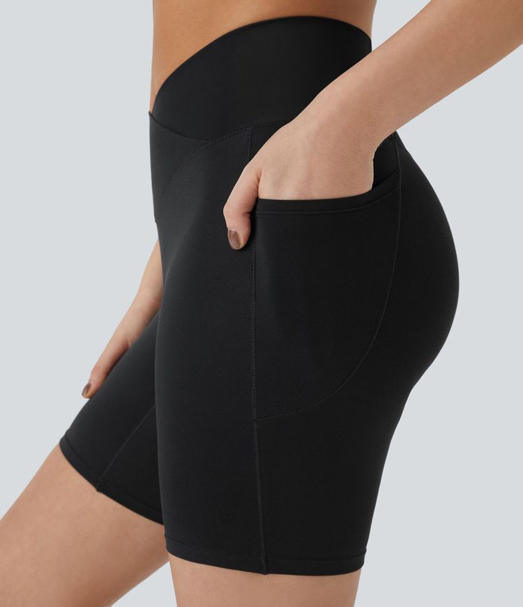 Softlyzero™ Plush Crossover-Yoga-Bikershorts mit hoher Taille und Seitentasche, 17,8 cm Softlyzero™ Plush Crossover-Yoga-Bikershorts mit hoher Taille und Seitentasche, 17,8 cm