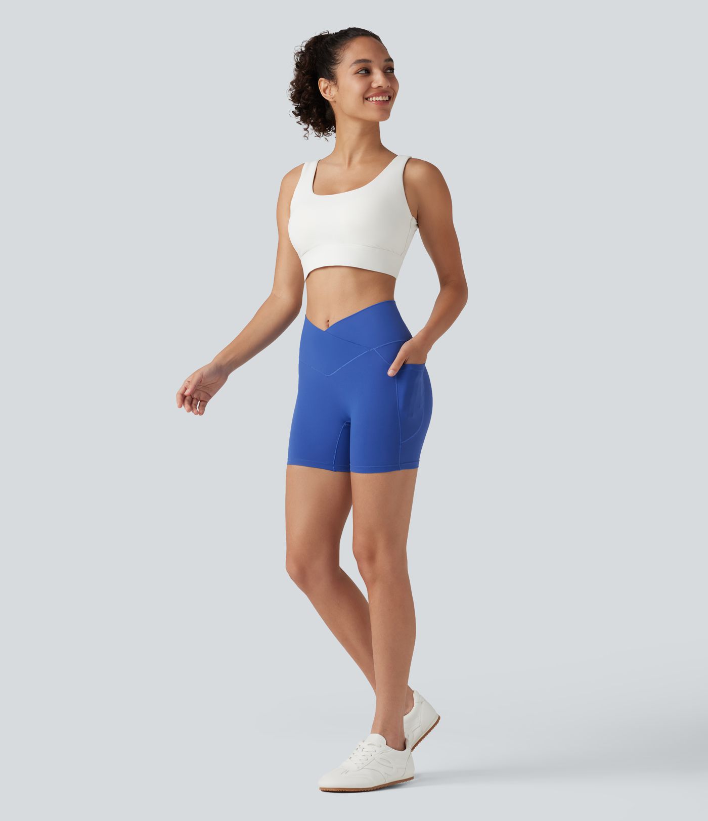 SoftlyZero™ - Yoga-Biker-Shorts mit hohem Crossover-Bund und Seitentaschen - 12,7 cm, UPF50+ SoftlyZero™ - Yoga-Biker-Shorts mit hohem Crossover-Bund und Seitentaschen - 12,7 cm, UPF50+