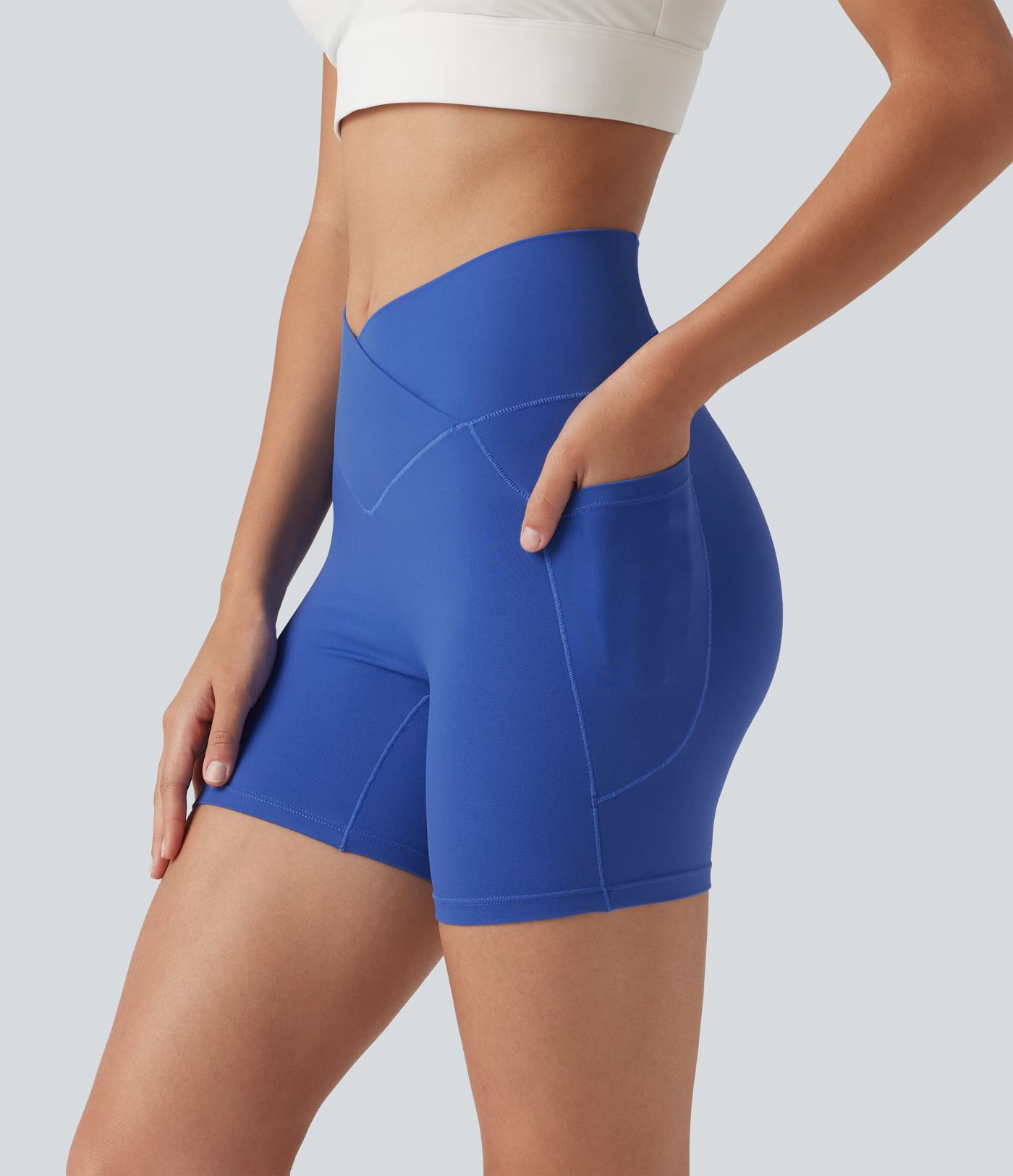 SoftlyZero™ - Yoga-Biker-Shorts mit hohem Crossover-Bund und Seitentaschen - 12,7 cm, UPF50+ SoftlyZero™ - Yoga-Biker-Shorts mit hohem Crossover-Bund und Seitentaschen - 12,7 cm, UPF50+
