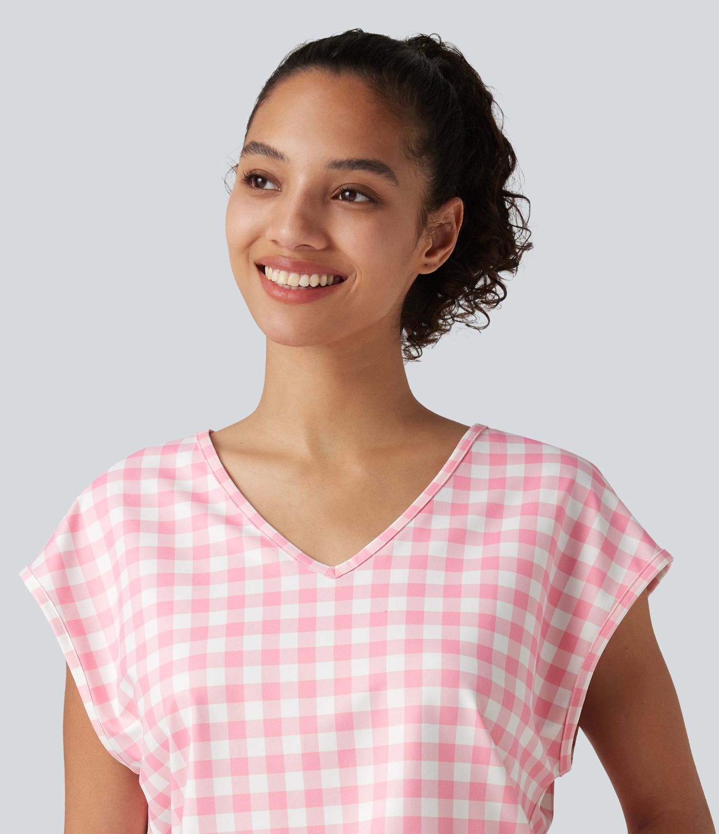 Ternet casual T-shirt med V-hals og cap-ærmer