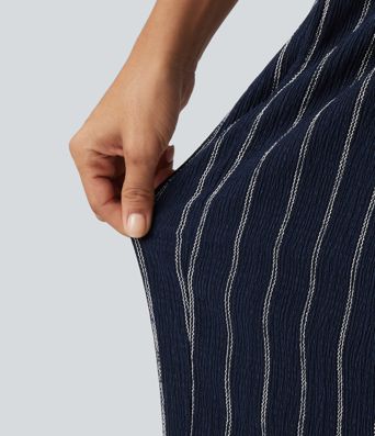 Lässige Hose mit hohem Bund, mehreren Taschen, Streifen und abgerundetem Saum