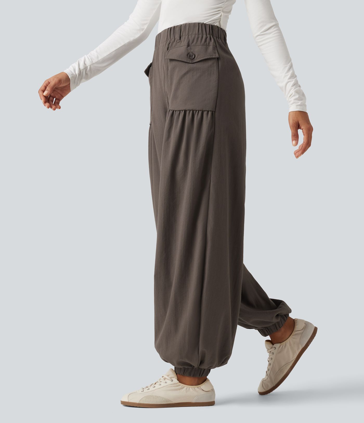 Lässige, geraffte Baggy-Joggers in Leinenoptik mit hohem Bund und Seitentaschen Lässige, geraffte Baggy-Joggers in Leinenoptik mit hohem Bund und Seitentaschen