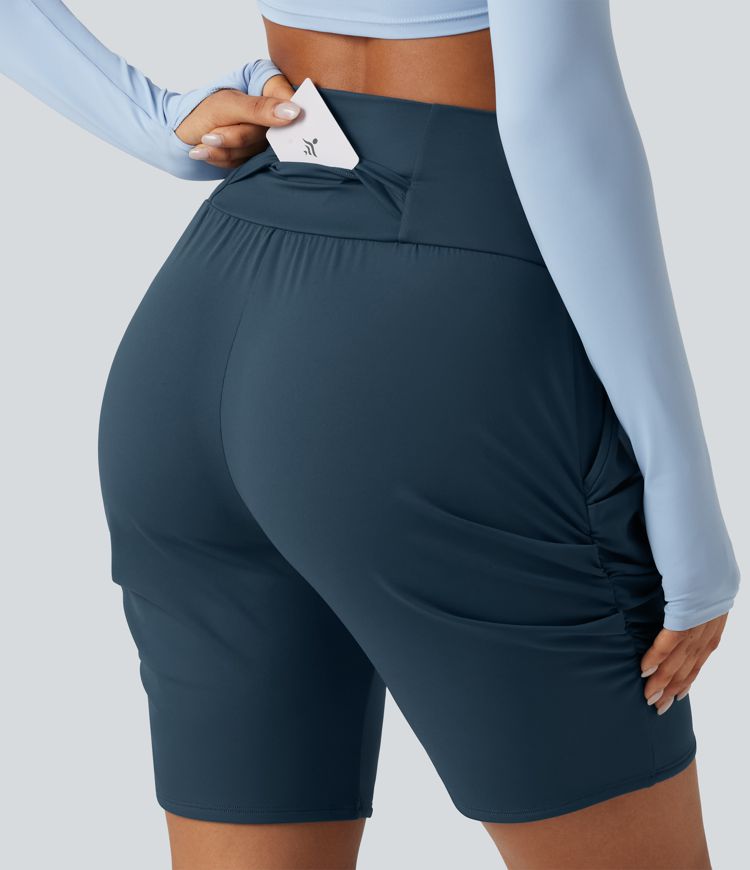 Softlyzero™ Airy - Geraffte Yoga-Shorts mit hohem Bund, mehreren Taschen und InstantCool - 17,8 cm