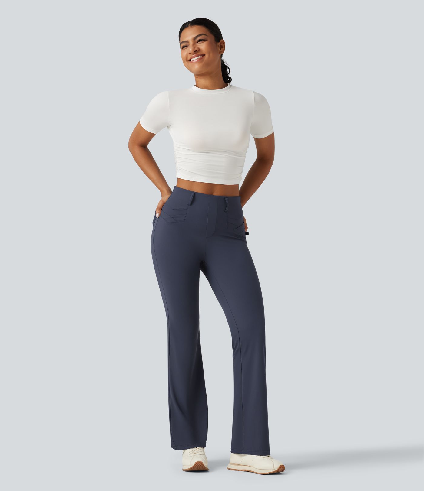 Flare-Golfhose mit hohem Bund, Gesäßtaschen und InstantCool - schnelltrocknend, UPF50+ Flare-Golfhose mit hohem Bund, Gesäßtaschen und InstantCool - schnelltrocknend, UPF50+