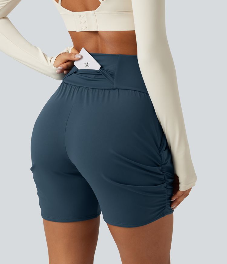Softlyzero™ Airy - Geraffte Yoga-Shorts mit hohem Bund, mehreren Taschen und InstantCool - 12,7 cm