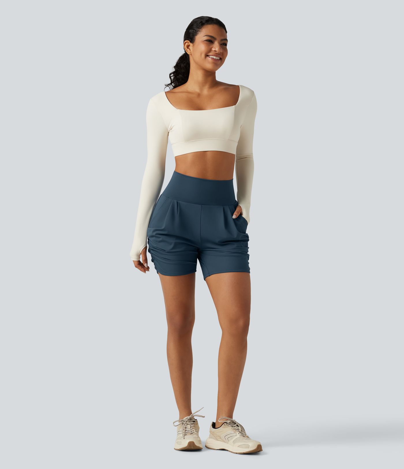 Softlyzero™ Airy - Geraffte Yoga-Shorts mit hohem Bund, mehreren Taschen und InstantCool - 12,7 cm