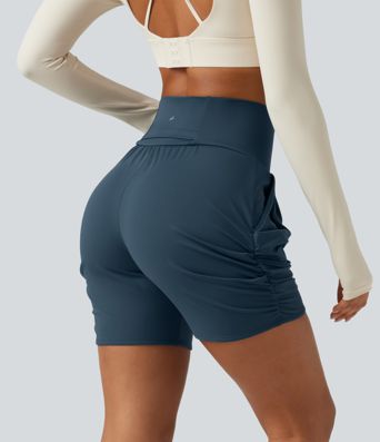 Softlyzero™ Airy - Geraffte Yoga-Shorts mit hohem Bund, mehreren Taschen und InstantCool - 12,7 cm