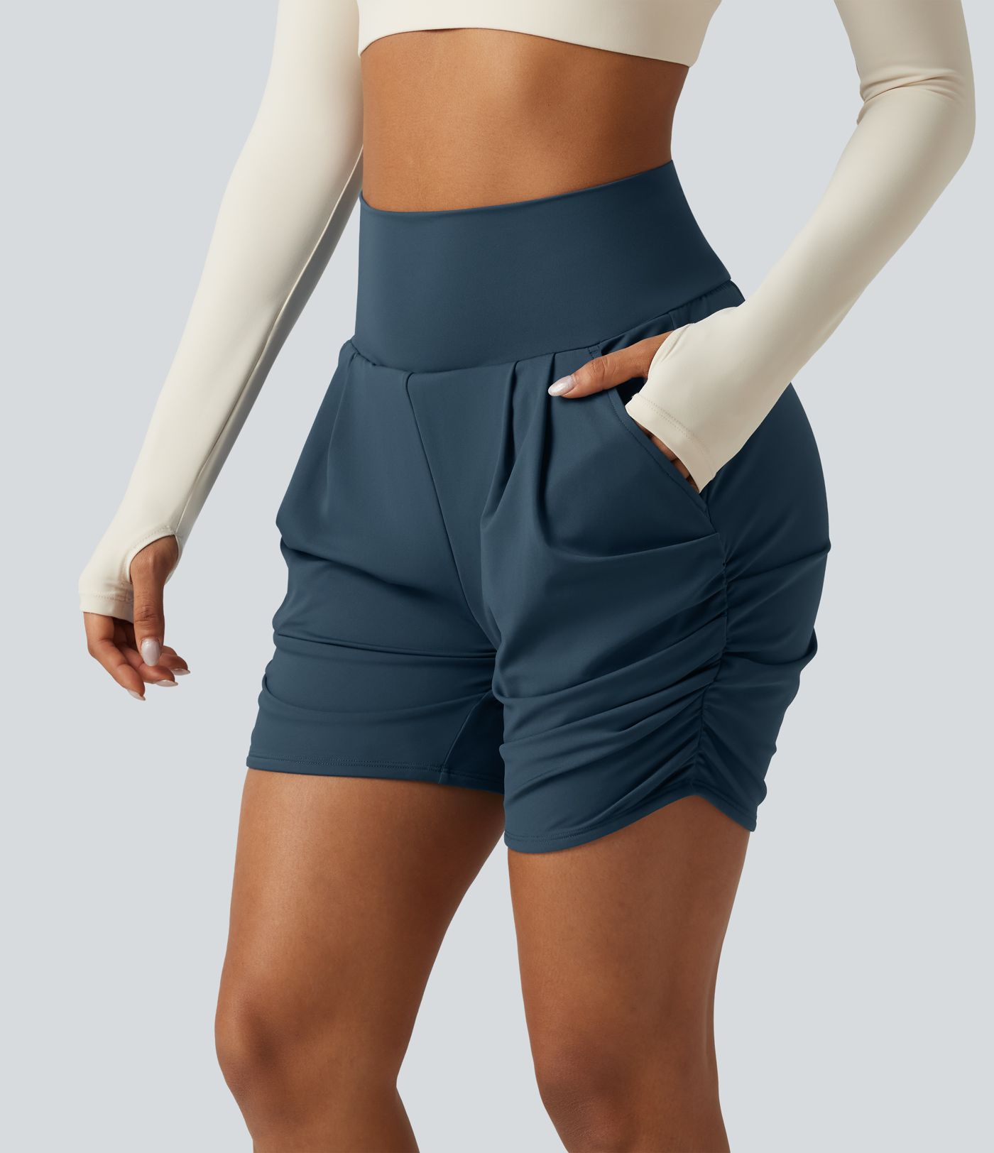 Softlyzero™ Airy - Geraffte Yoga-Shorts mit hohem Bund, mehreren Taschen und InstantCool - 12,7 cm