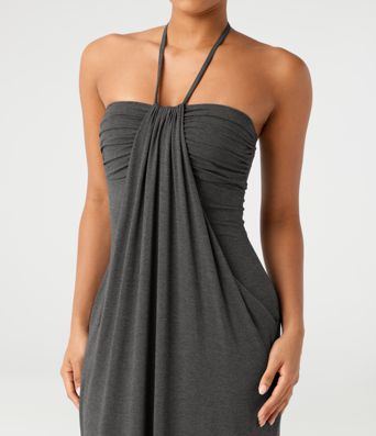 Robe maxi à col licou et nouée au dos, avec poches Robe maxi à col licou et nouée au dos, avec poches