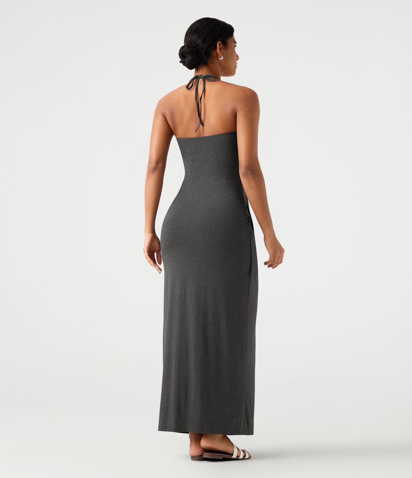 Robe maxi à col licou et nouée au dos, avec poches Robe maxi à col licou et nouée au dos, avec poches