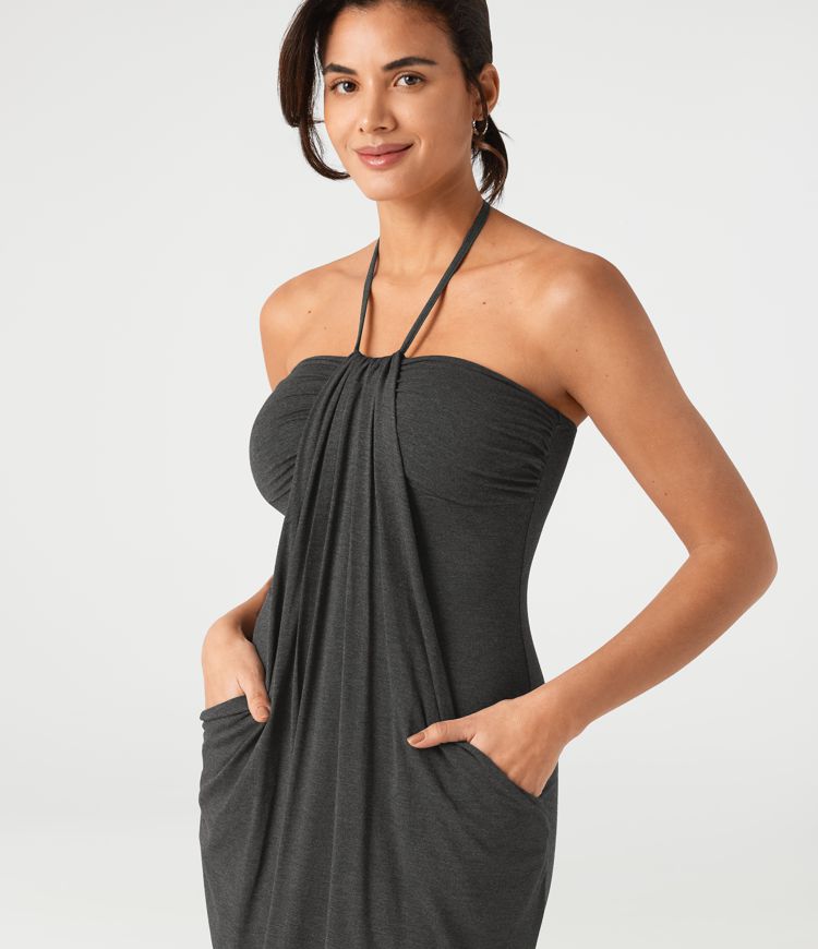 Vestido mini de estilo resort con escote halter que se anuda en la espalda y bolsillos Vestido mini de estilo resort con escote halter que se anuda en la espalda y bolsillos