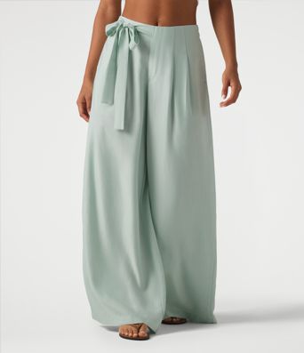 Hoch taillierte, seitlich gebundene, weit geschnittene Hose aus Leinenmischung mit Taschen Hoch taillierte, seitlich gebundene, weit geschnittene Hose aus Leinenmischung mit Taschen