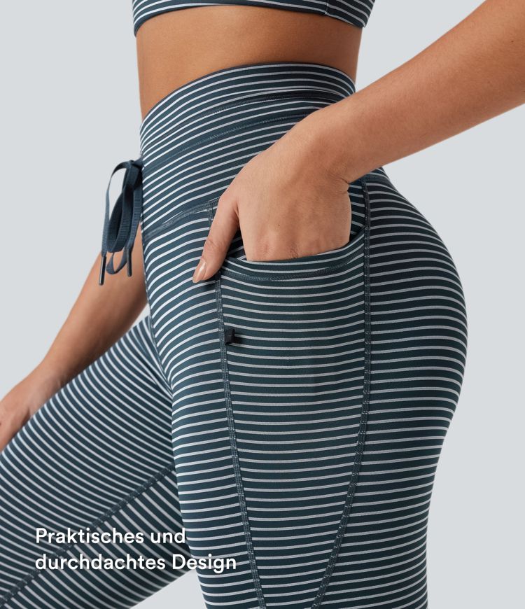 Gestreifte Yoga-Leggings mit hohem Bund, Seitentaschen und Kordelzug