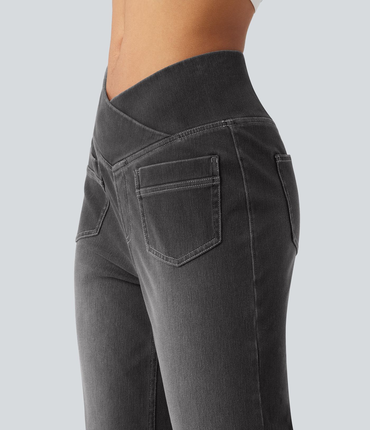 Halara Flex™ jeans décontractés taille haute à taille croisée, effet ventre plat, coupe droite, avec poches