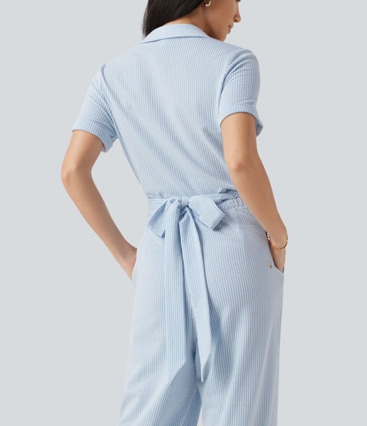 Combinaison-chemise accès facile Easy Peasy en coton froissé rayé à manches courtes, cache-cœur, lien au dos et poches