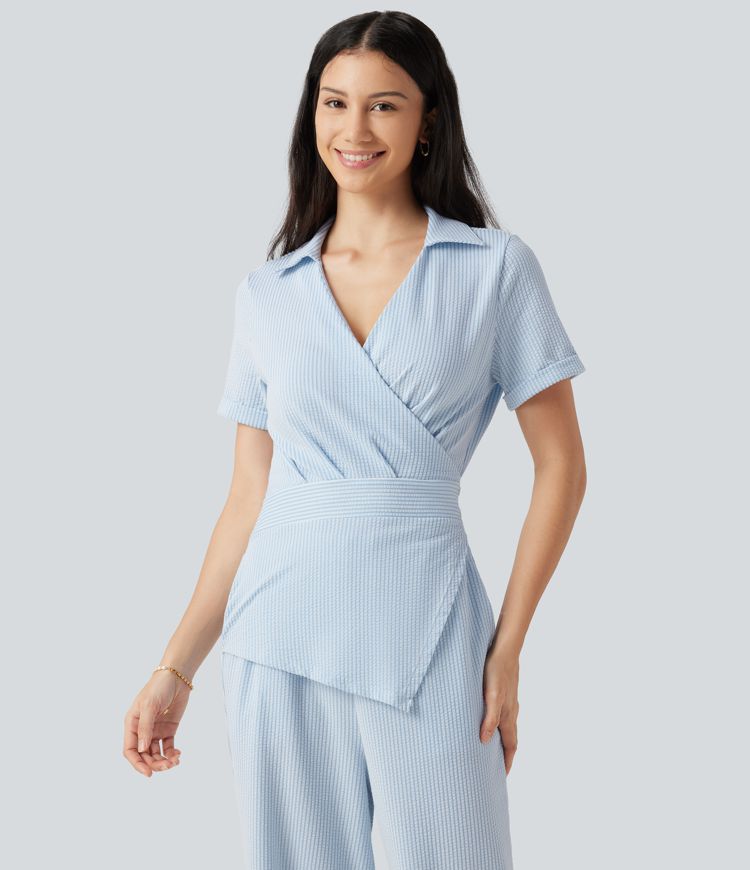 Combinaison-chemise accès facile Easy Peasy en coton froissé rayé à manches courtes, cache-cœur, lien au dos et poches
