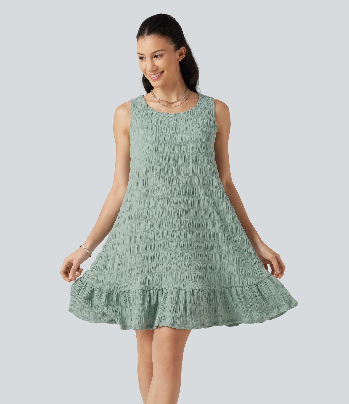 Vestido mini casual con escote redondo, sujetador incorporado, sin mangas y dobladillo con volantes — copas DD-F Vestido mini casual con escote redondo, sujetador incorporado, sin mangas y dobladillo con volantes — copas DD-F