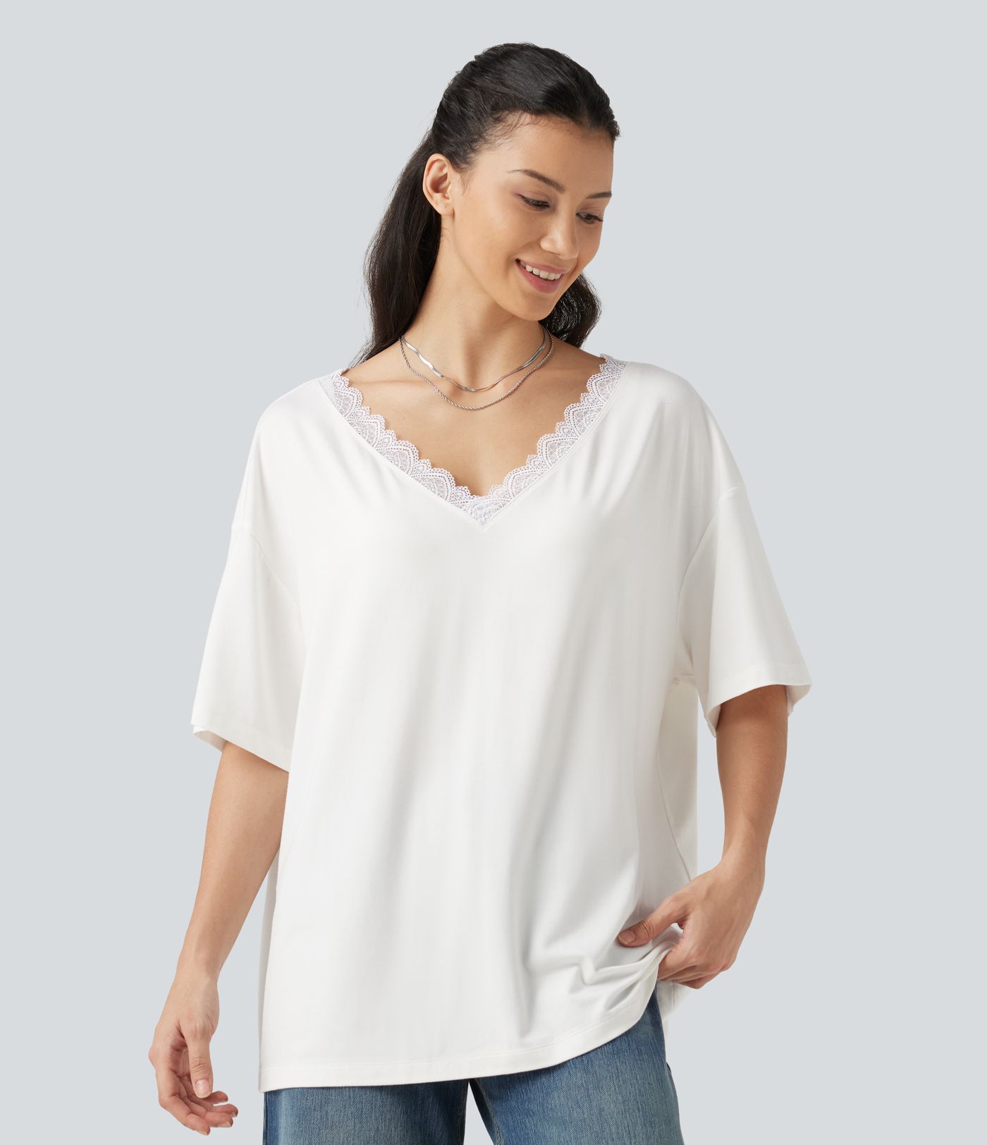 T-shirt décontracté à manches courtes, col en V, avec empiècements en résille contrastante