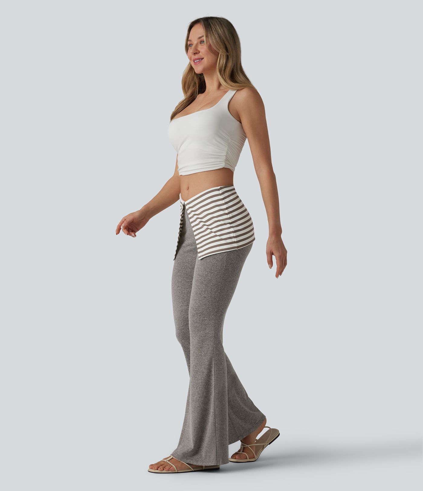 Pantalon évasé décontracté à taille basse avec taille rabattable, à rayures et effet chiné Pantalon évasé décontracté à taille basse avec taille rabattable, à rayures et effet chiné