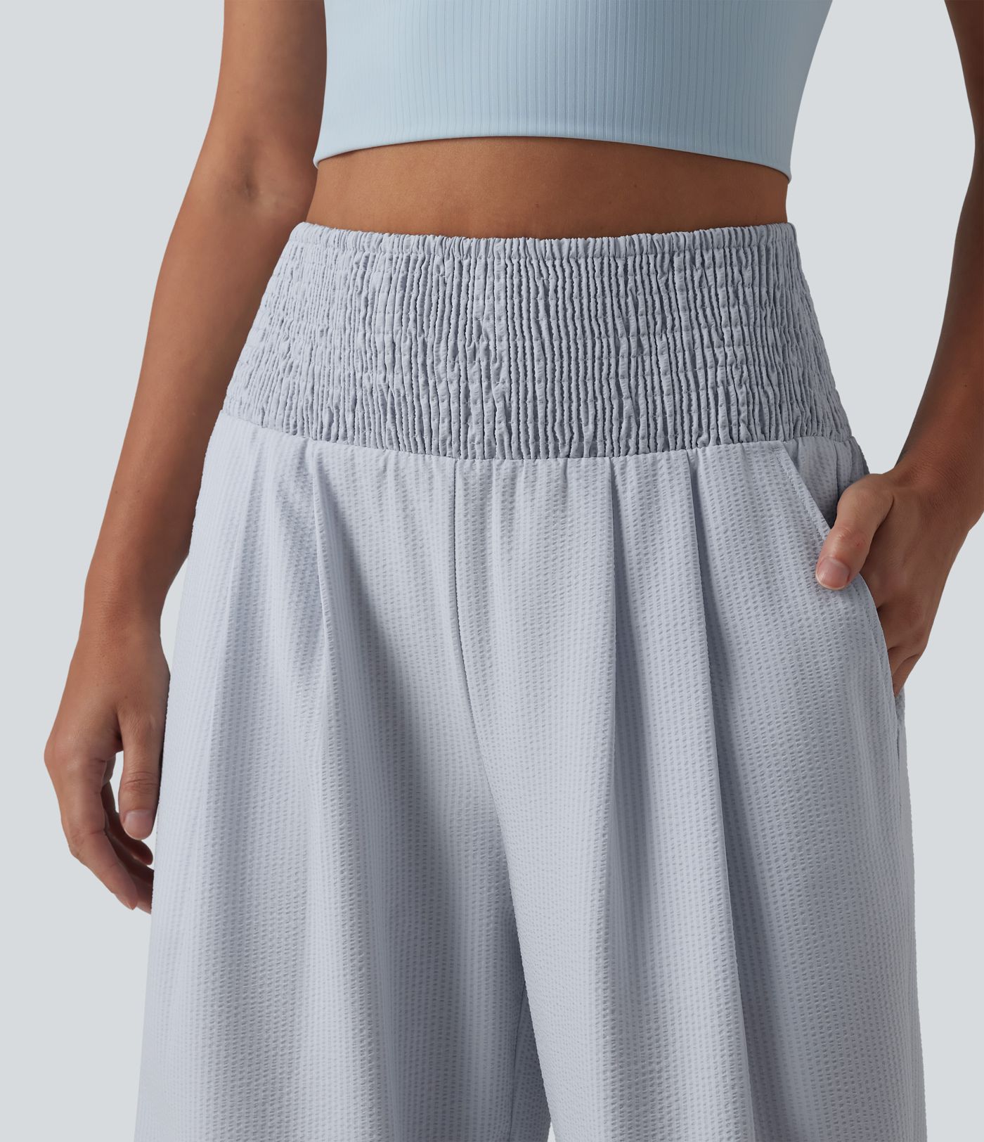 Lässige, geraffte Hose mit hohem Crinkle-Bund, Seitentaschen und weitem Bein - schnelltrocknend