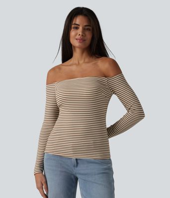 Lässiges, schulterfreies T-Shirt aus geripptem Strick mit langen Ärmeln, integriertem BH und Streifen Lässiges, schulterfreies T-Shirt aus geripptem Strick mit langen Ärmeln, integriertem BH und Streifen