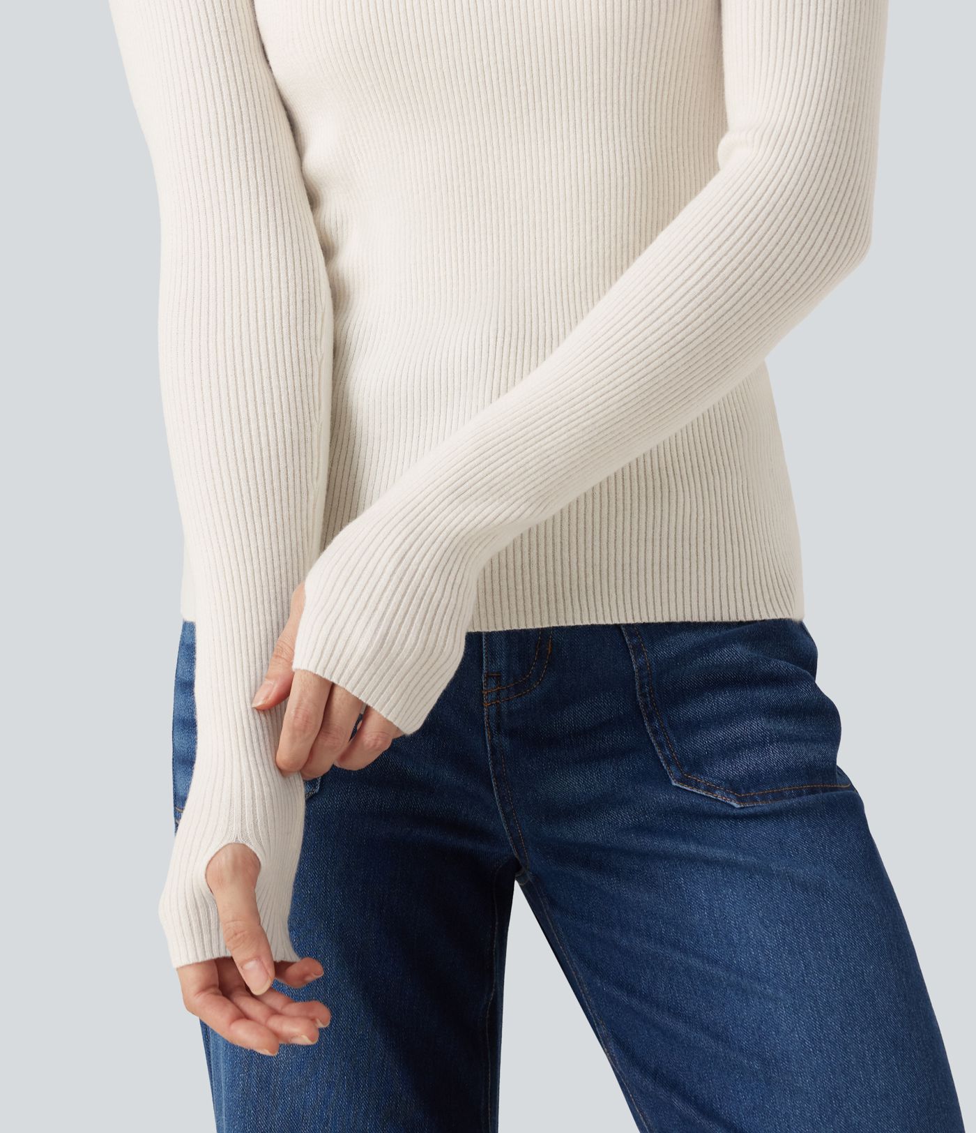 Pullover aus Wollmischung mit hohem Kragen, langen Ärmeln und Daumenlöchern