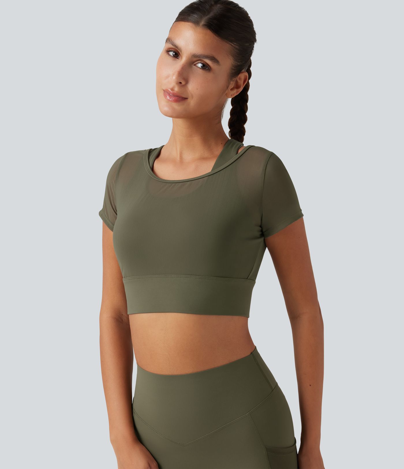 Crop top de running effet frais InstantCool à séchage rapide avec encolure bateau, mesh contrasté, manches courtes, coussinets amovibles et protection solaire UPF50+ Crop top de running effet frais InstantCool à séchage rapide avec encolure bateau, mesh contrasté, manches courtes, coussinets amovibles et protection solaire UPF50+