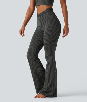 Flare-Yoga-Leggings mit hohem V-förmigem Bund, Seitentaschen, Kontrastspitze und Streifen