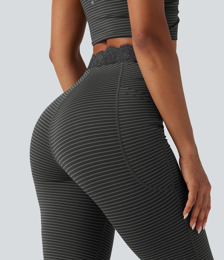 Flare-Yoga-Leggings mit hohem V-förmigem Bund, Seitentaschen, Kontrastspitze und Streifen