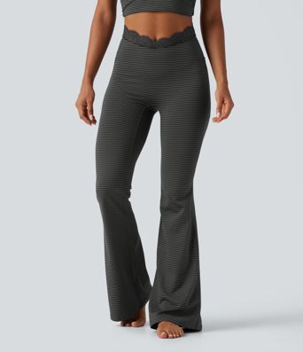 Flare-Yoga-Leggings mit hohem V-förmigem Bund, Seitentaschen, Kontrastspitze und Streifen