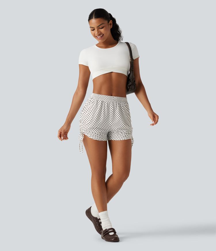 Short à pois 8 cm taille mi-haute avec bas froncé, laçage et poches Short à pois 8 cm taille mi-haute avec bas froncé, laçage et poches