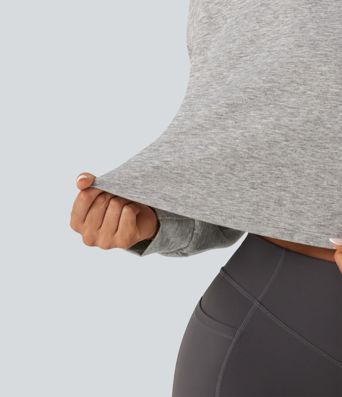 Lässiges, verkürztes Sweatshirt mit Stehkragen und langen Ärmeln Lässiges, verkürztes Sweatshirt mit Stehkragen und langen Ärmeln