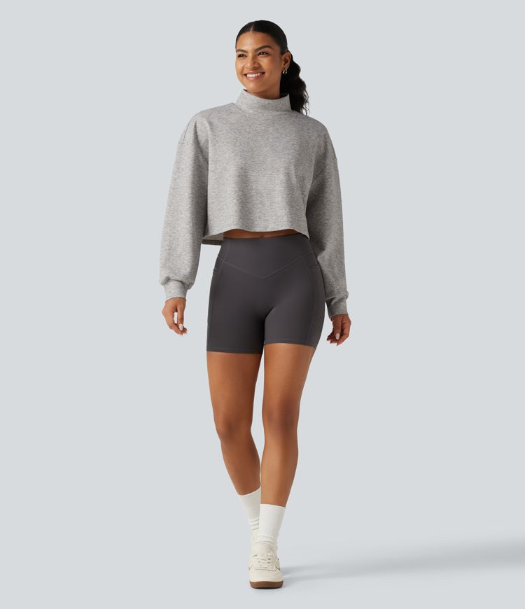 Lässiges, verkürztes Sweatshirt mit Stehkragen und langen Ärmeln Lässiges, verkürztes Sweatshirt mit Stehkragen und langen Ärmeln