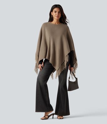 Poncho-cape en maille à encolure bateau et franges Poncho-cape en maille à encolure bateau et franges