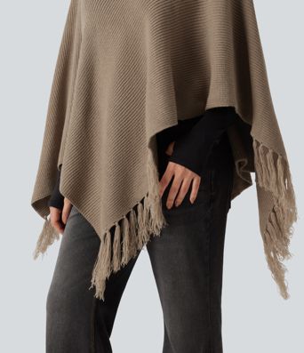 Poncho-cape en maille à encolure bateau et franges Poncho-cape en maille à encolure bateau et franges
