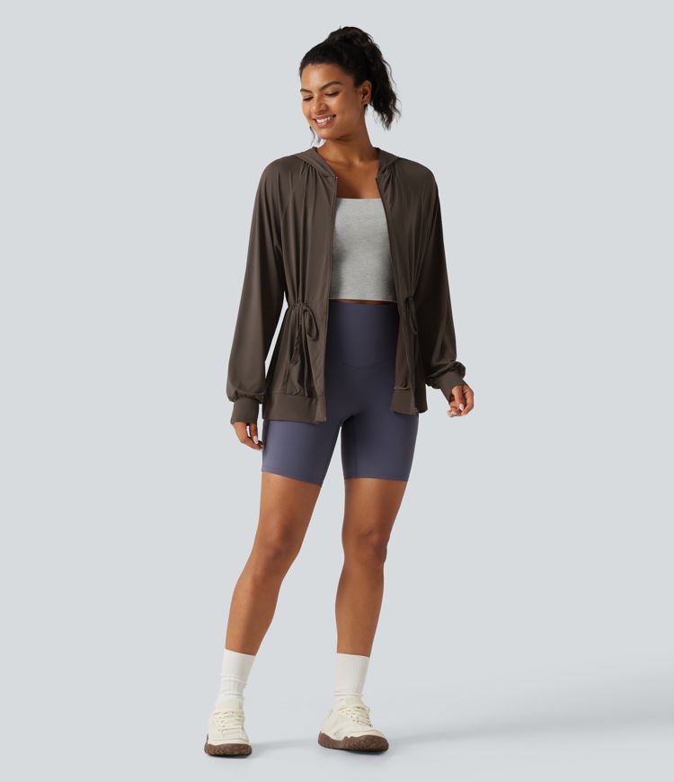 Yoga-Jacke mit Kapuze, langen Ärmeln, Kordelzug, InstantCool-Funktion und Taschen - UPF50+ Yoga-Jacke mit Kapuze, langen Ärmeln, Kordelzug, InstantCool-Funktion und Taschen - UPF50+