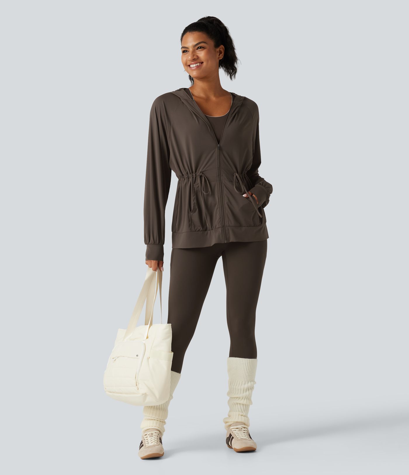 Yoga-Jacke mit Kapuze, langen Ärmeln, Kordelzug, InstantCool-Funktion und Taschen - UPF50+ Yoga-Jacke mit Kapuze, langen Ärmeln, Kordelzug, InstantCool-Funktion und Taschen - UPF50+