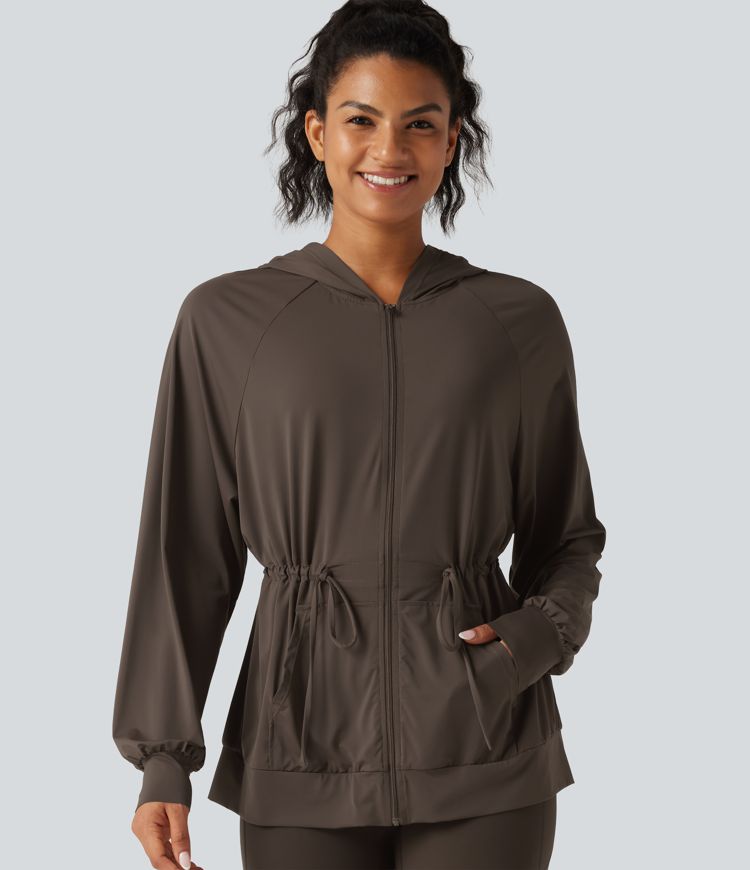 Yoga-Jacke mit Kapuze, langen Ärmeln, Kordelzug, InstantCool-Funktion und Taschen - UPF50+ Yoga-Jacke mit Kapuze, langen Ärmeln, Kordelzug, InstantCool-Funktion und Taschen - UPF50+