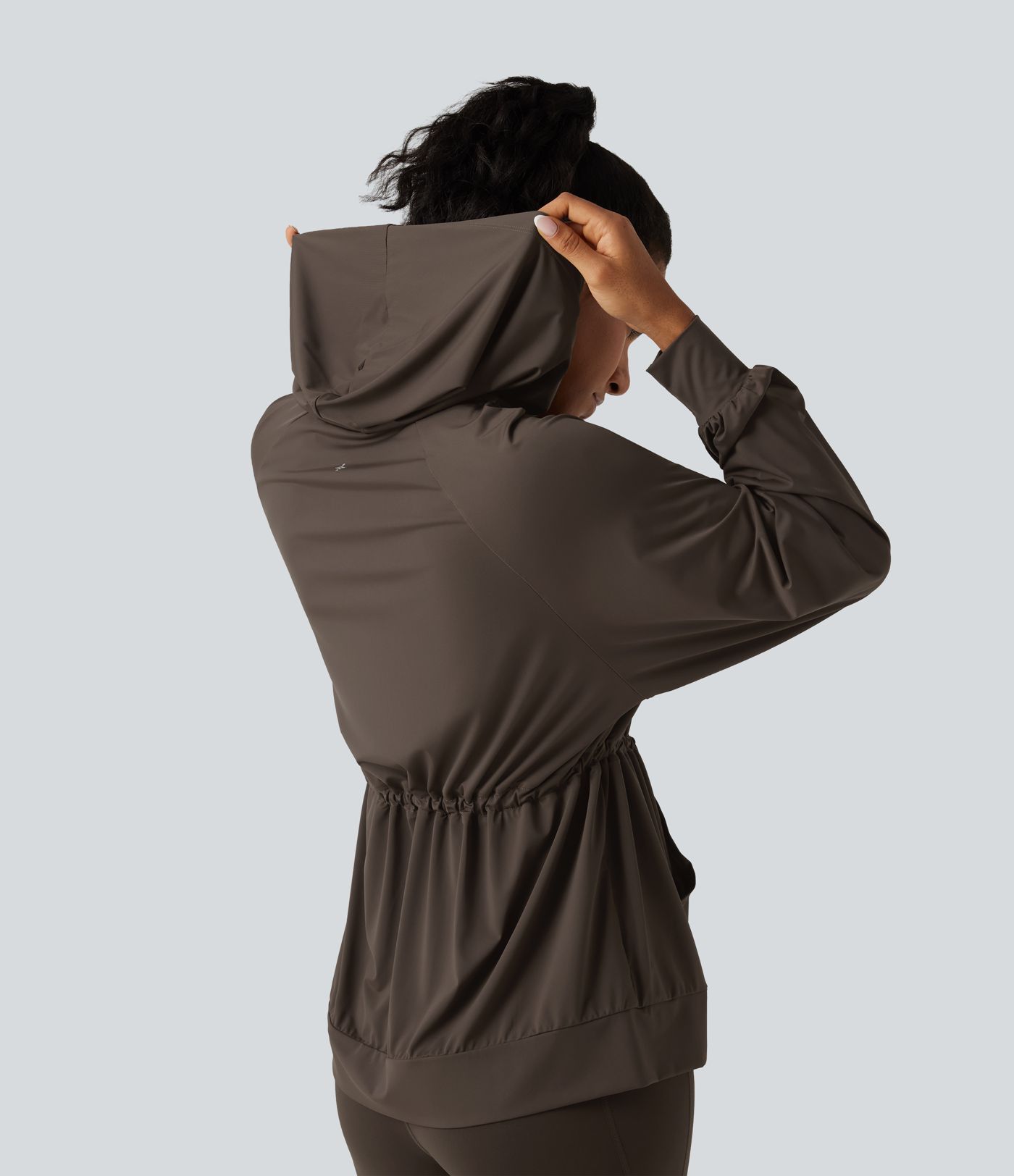 Yoga-Jacke mit Kapuze, langen Ärmeln, Kordelzug, InstantCool-Funktion und Taschen - UPF50+ Yoga-Jacke mit Kapuze, langen Ärmeln, Kordelzug, InstantCool-Funktion und Taschen - UPF50+