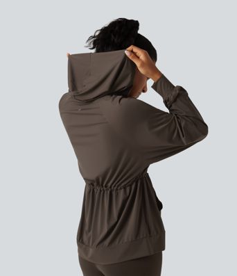 Yoga-Jacke mit Kapuze, langen Ärmeln, Kordelzug, InstantCool-Funktion und Taschen - UPF50+ Yoga-Jacke mit Kapuze, langen Ärmeln, Kordelzug, InstantCool-Funktion und Taschen - UPF50+